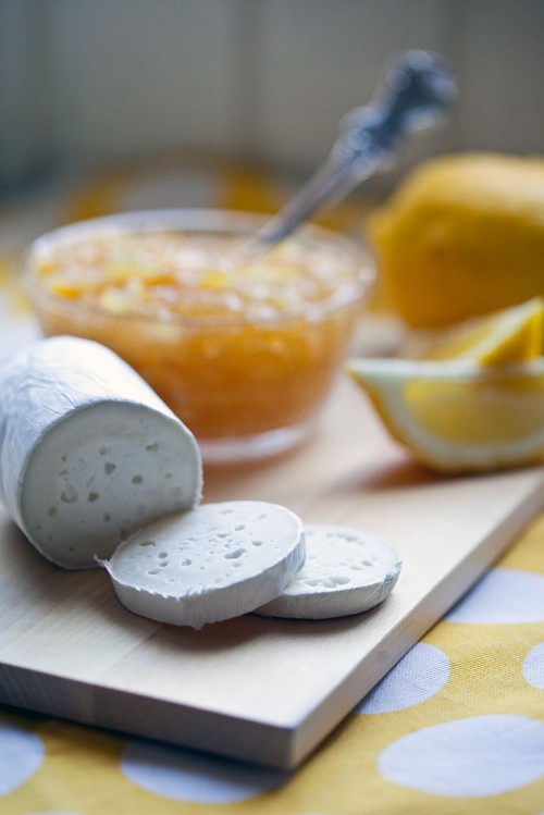 Chèvre och citrusmarmelad