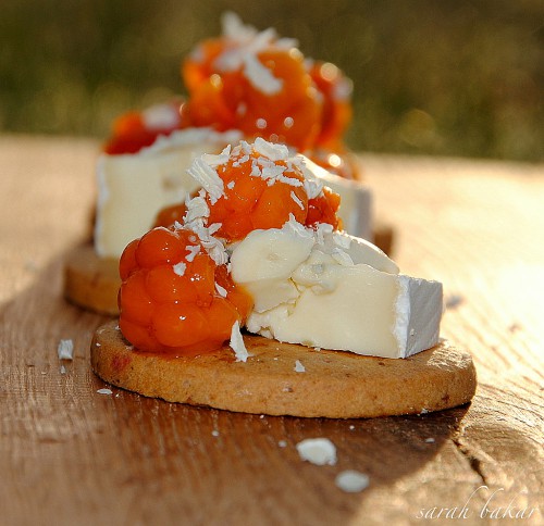 Rörsockrade hjortron, vit choklad och Cambozola